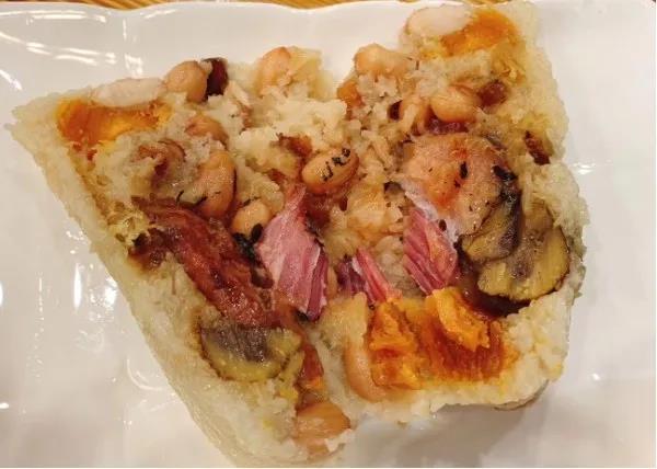 馅料丰富的台山咸肉粽(台山市地方志办供图).jpg