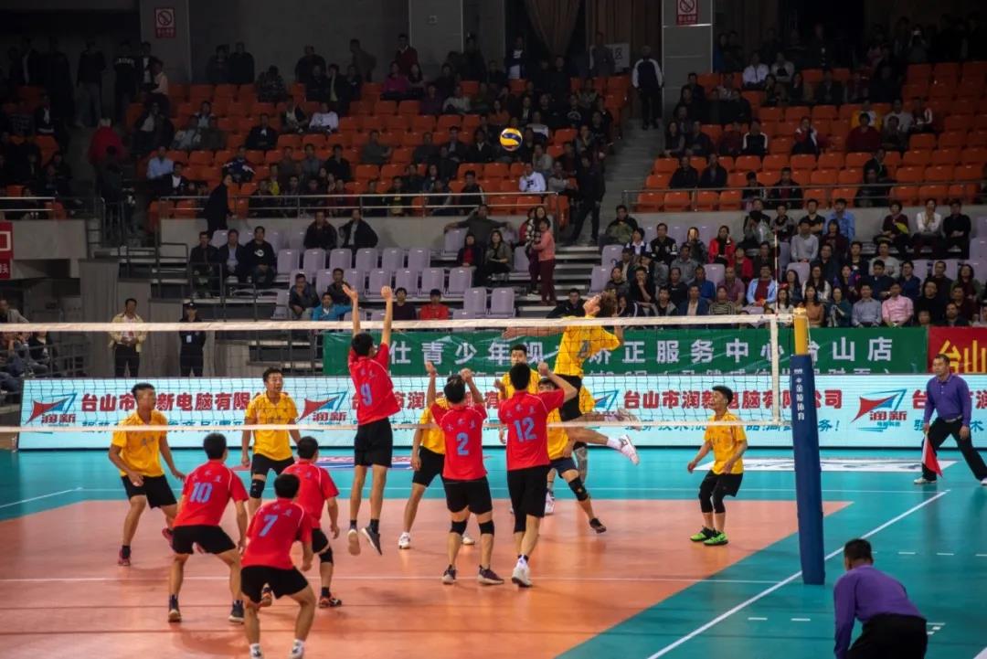 在新宁体育馆举行的排球比赛(甄永光 摄).jpg