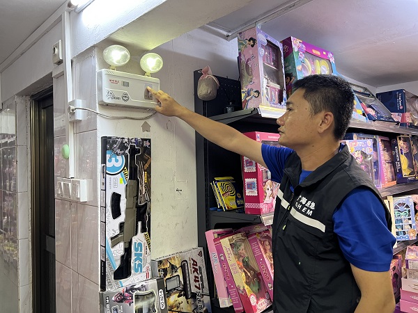8检查燕燕书店.jpg