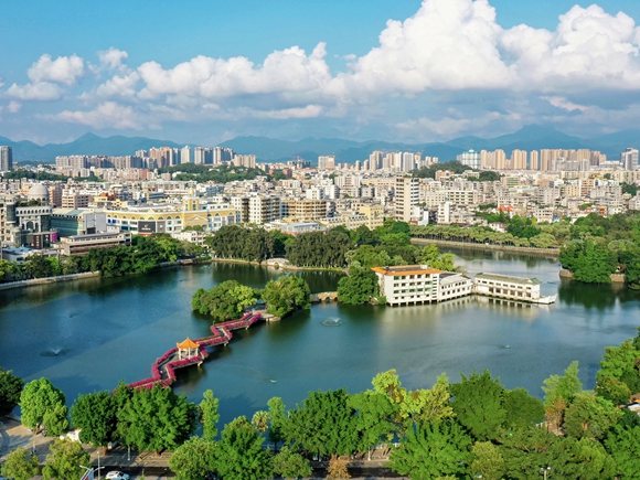 11.陈荣赞-《美在人工湖》-13318666129-2022年4月28日拍摄于台城人工湖.JPG