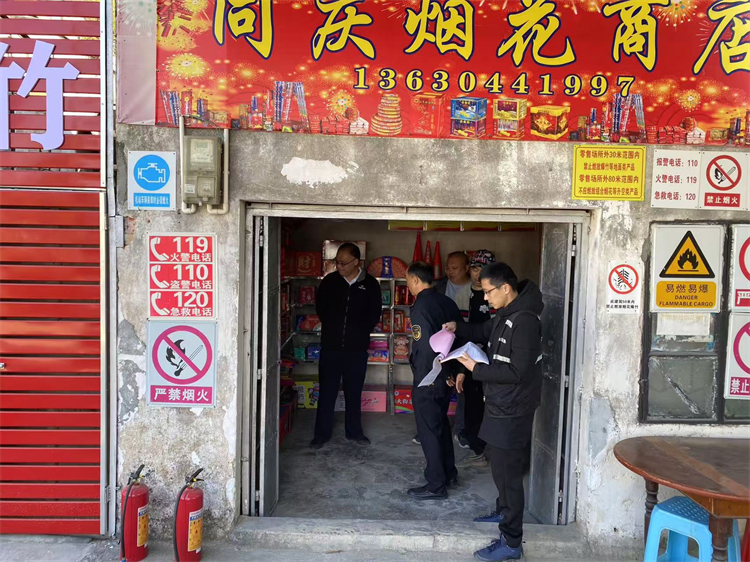 检查烟花爆竹1.jpg