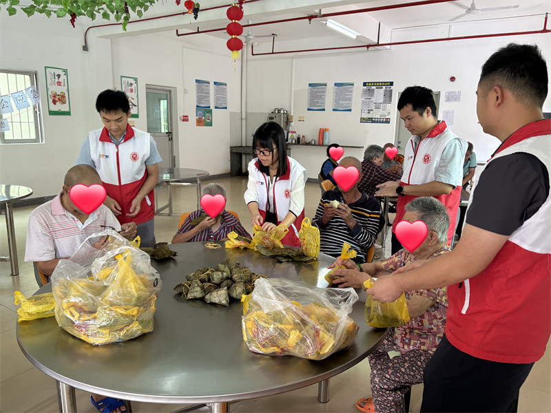 餐厅派粽子.jpg